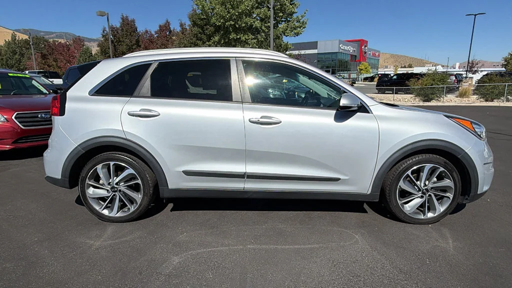Used 2017 Kia Niro Touring with VIN KNDCE3LC2H5067252 for sale in Carson City, NV