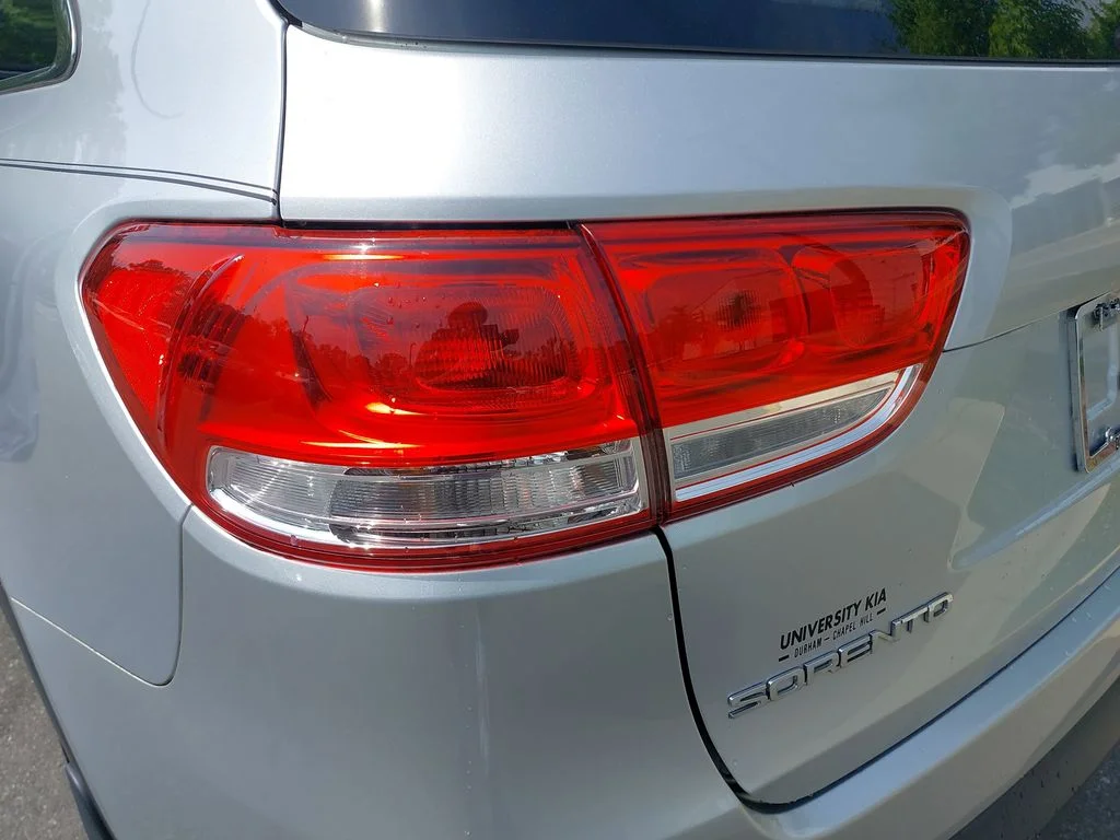 Used 2016 Silver Kia LX image 29
