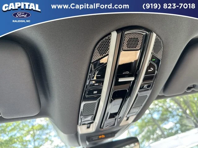 Used 2019  Porsche Base image 33