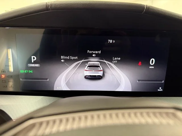 New 2025 Everest White TriCoat Nissan SL image 17