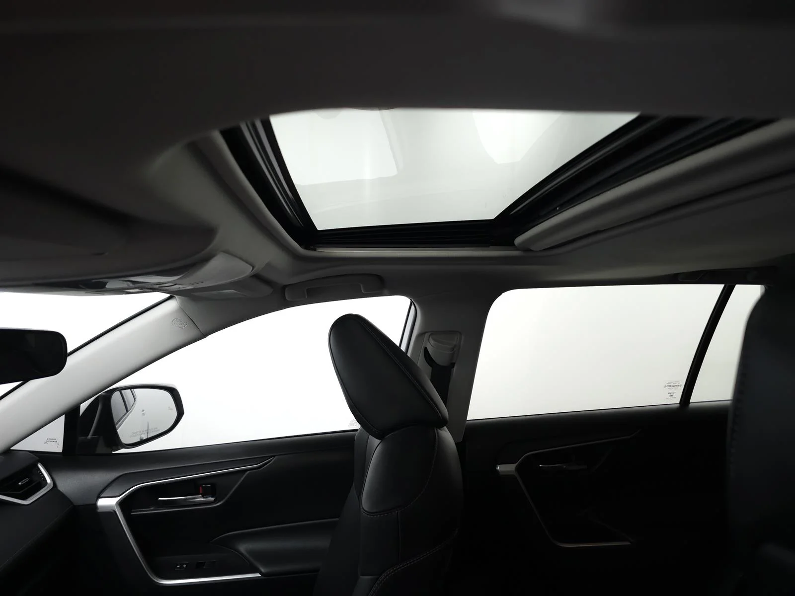 Used 2020 White Toyota XLE Premium image 6