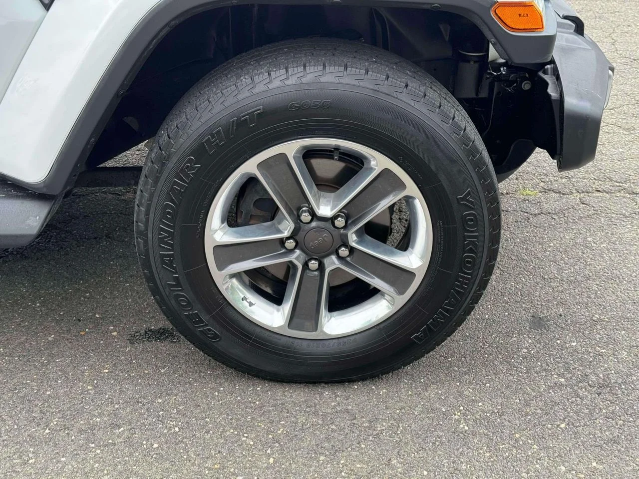 Used 2020 Bright White Clearcoat Jeep Sahara 4x4 image 9