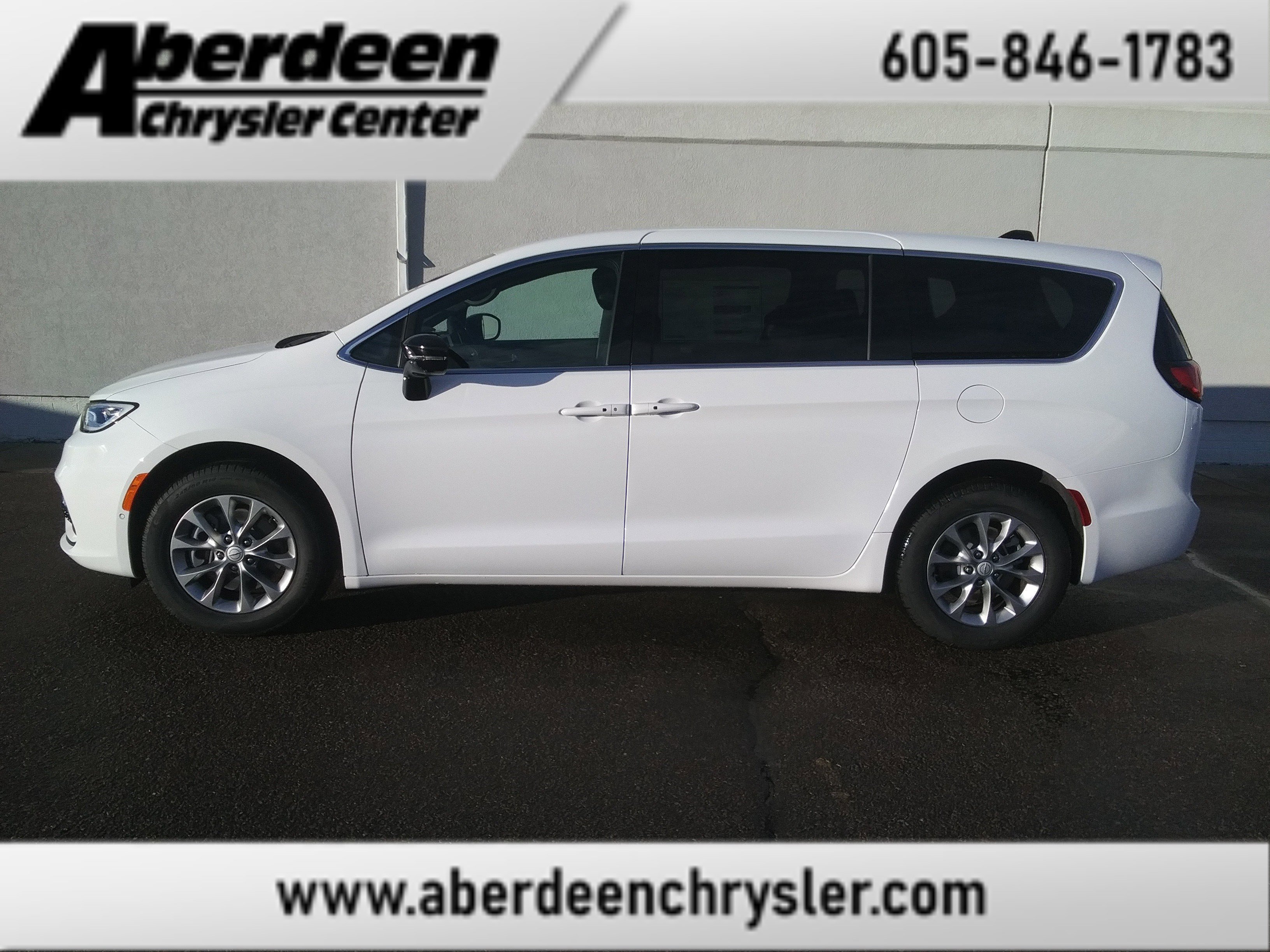 2026 Chrysler Pacifica Select AWD's photo
