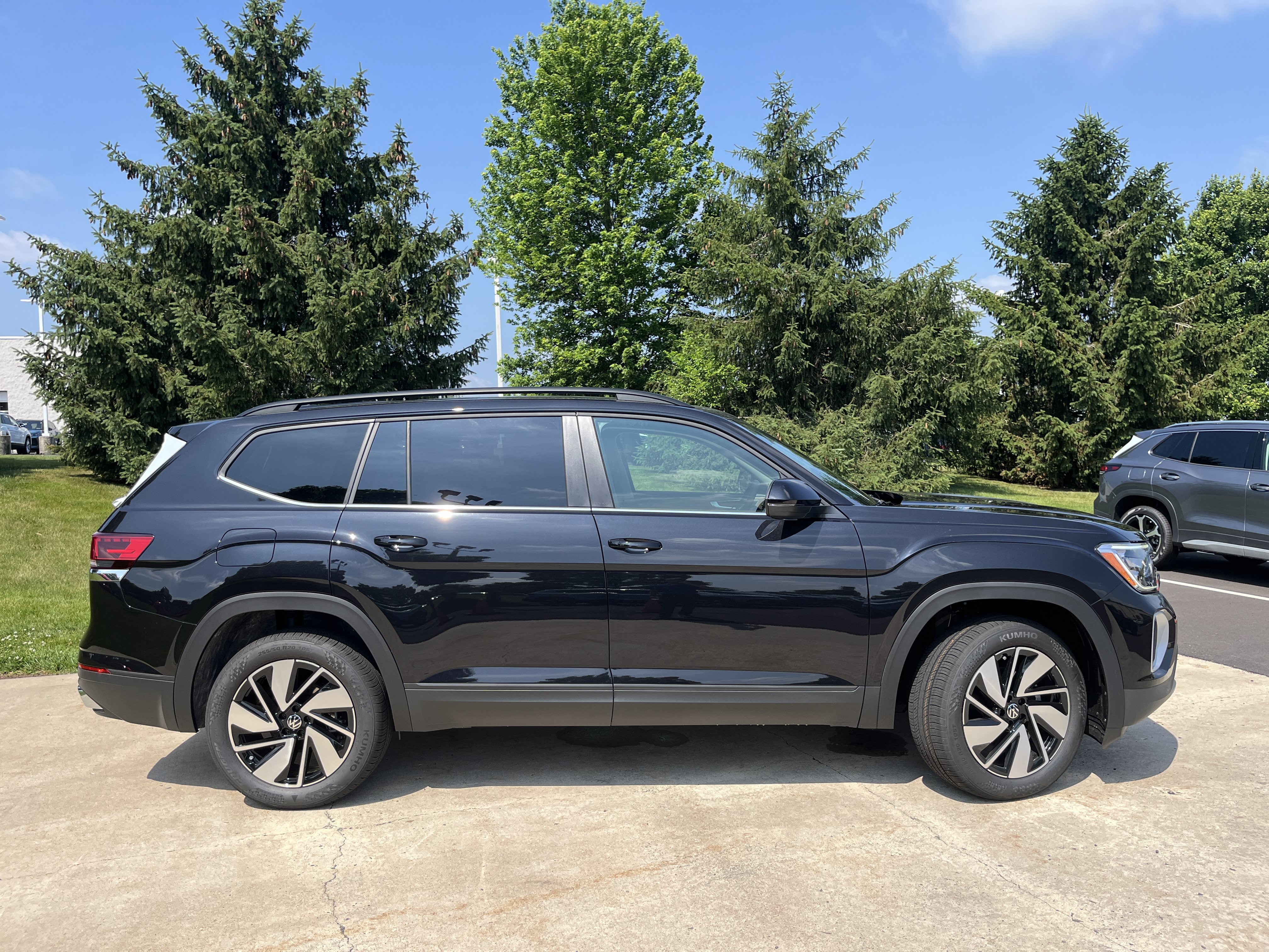 New 2026 Black Volkswagen 2.0T SE w/Technology image 15