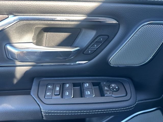 New 2026 Diamond Black Crystal Pearl-Coat Exterior Paint RAM Laramie image 13