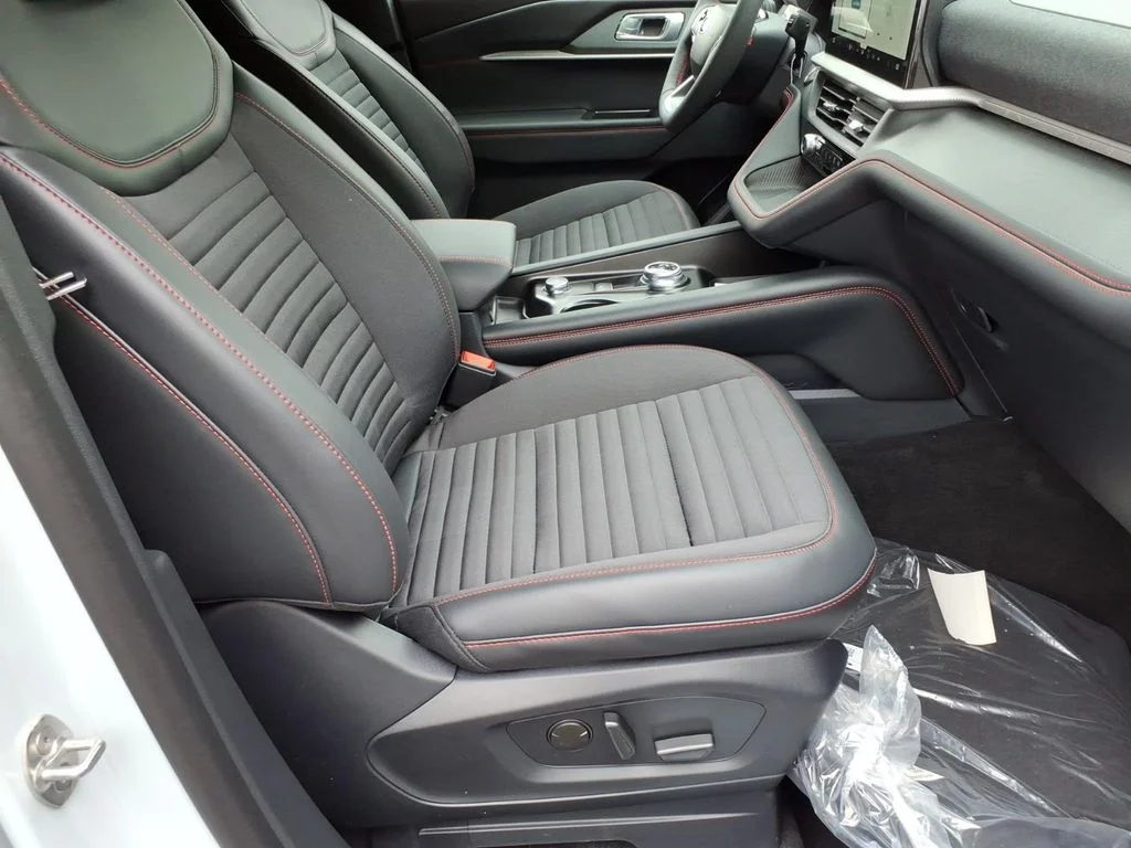 New 2026 Space White Metallic Ford ST-Line image 8
