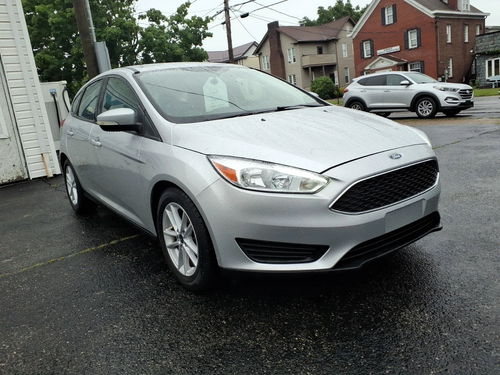 2017 Ford Focus SE FWD photo