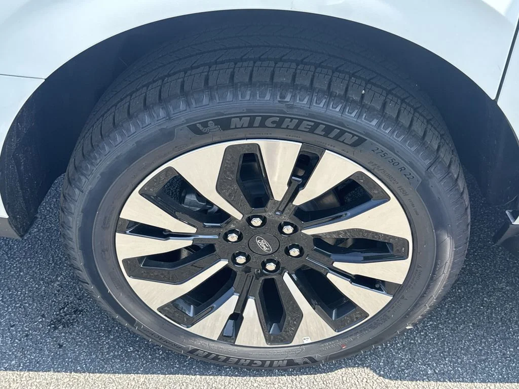 New 2027 White Ford Platinum image 17