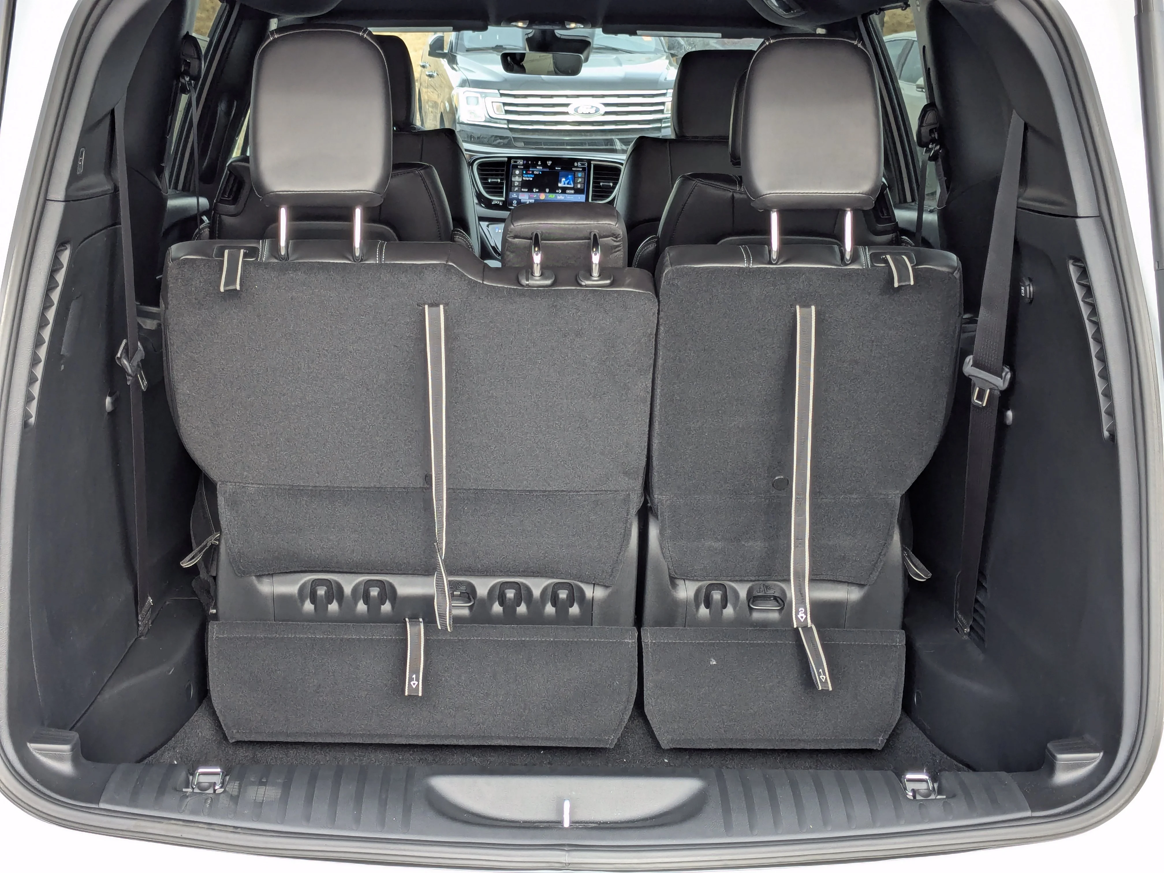 New 2026 White Chrysler SXT - Power Liftgate - Power Sliding Doors - Leather - Remote Start image 30