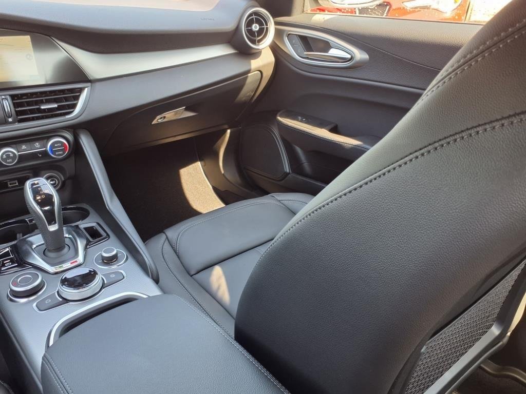2025 Alfa Romeo Giulia Base - Photo 27