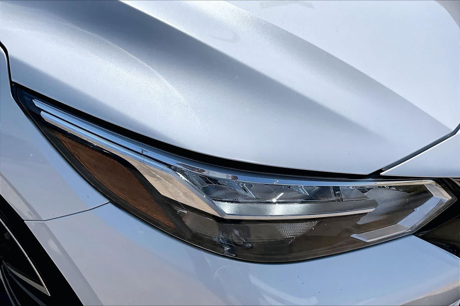 Used 2023 Aspen White Tricoat Nissan SR image 28