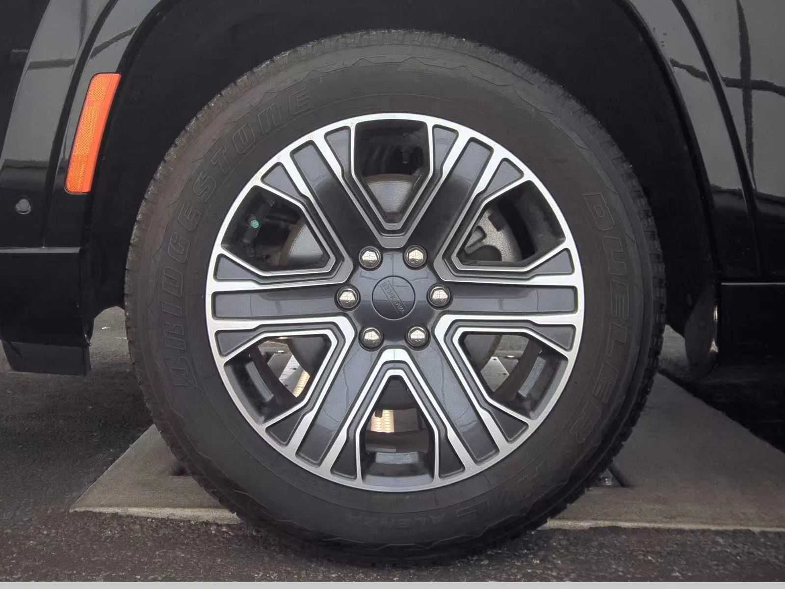 Used 2024 Diamond Black Crystal Pearlcoat Jeep Series II image 7