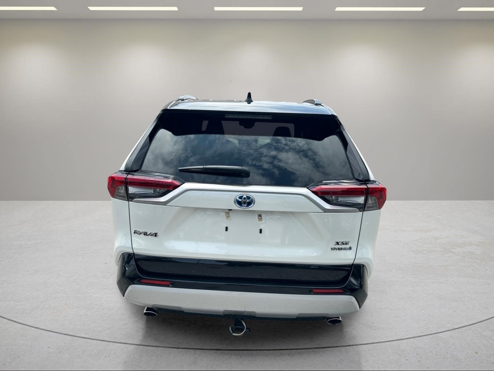 Used 2019 Blizzard Pearl Toyota Hybrid XSE image 4