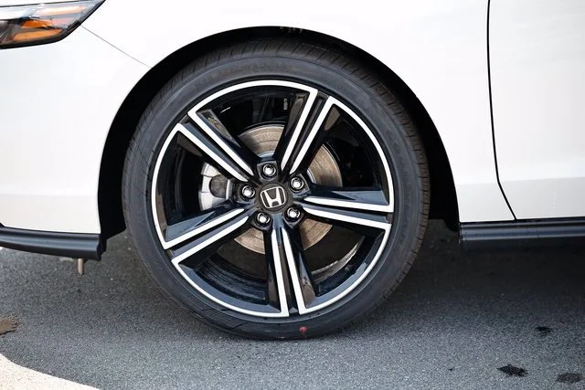 New 2026 Platinum White Pearl Honda SE image 6