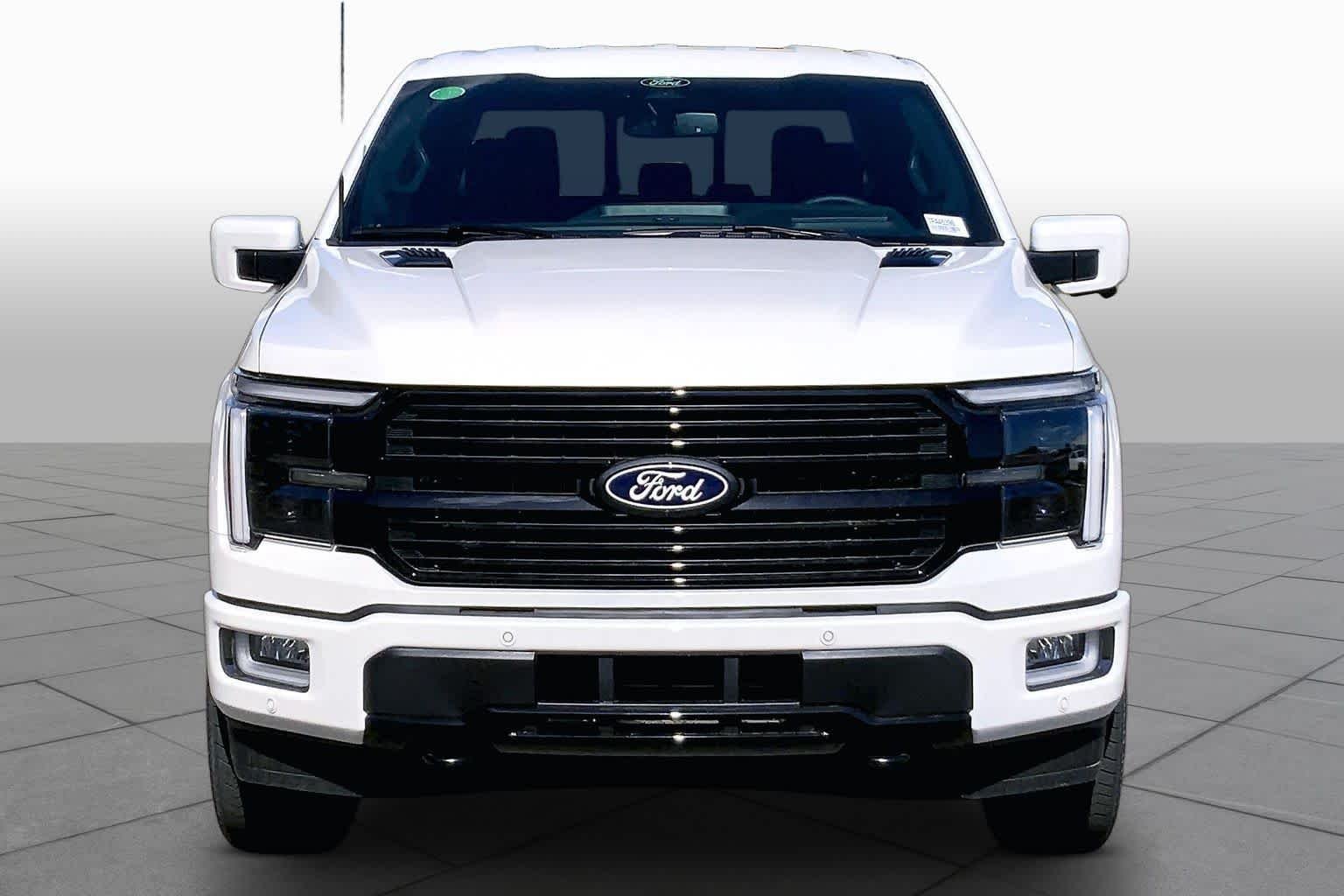 New 2026 Star White Metallic Tri-Coat Ford Platinum® image 3