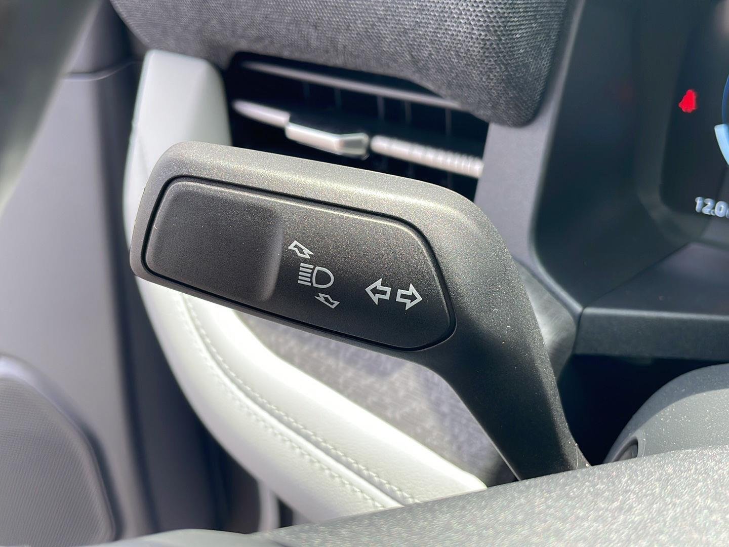 New 2026 Star White Metallic Tri-Coat Ford Platinum™ image 16