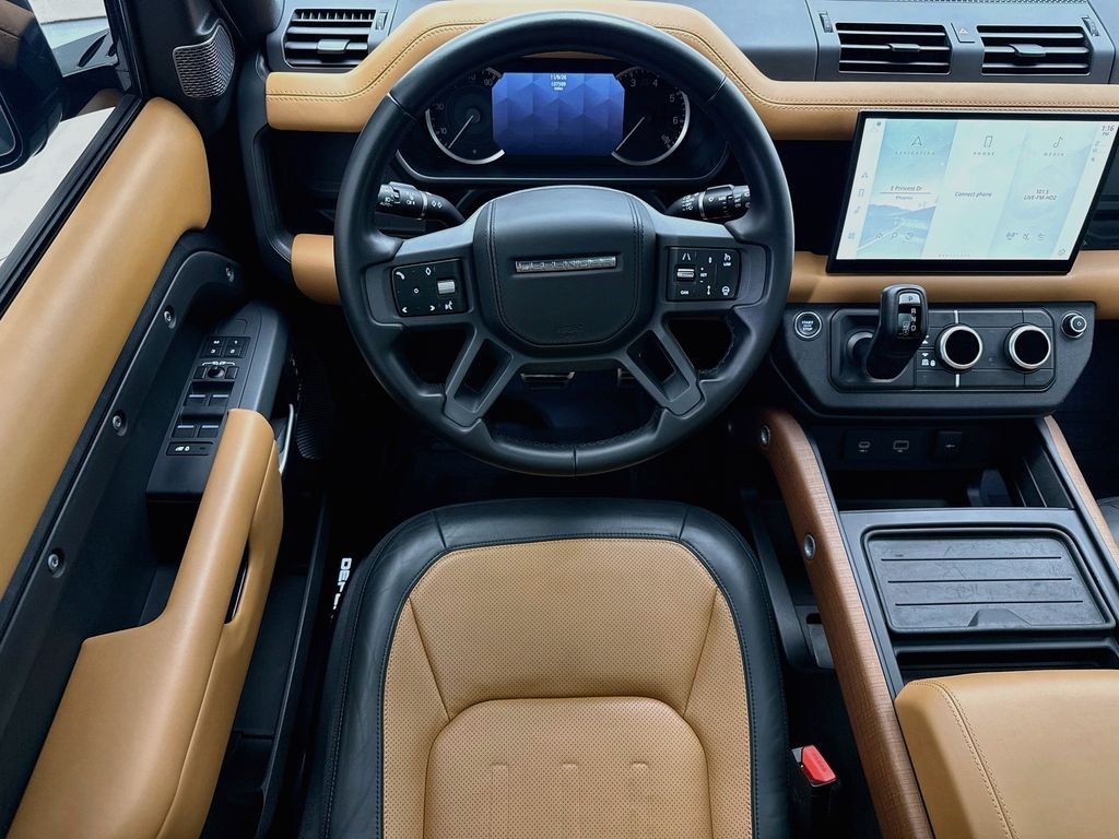 Used 2023 Santorini Black Metallic Land Rover X image 10