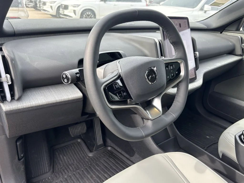 New 2026 Vapour Grey Volvo Ultra image 13