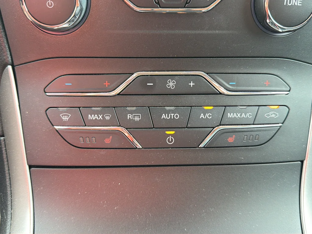 Used 2020 Gray Ford SEL image 19