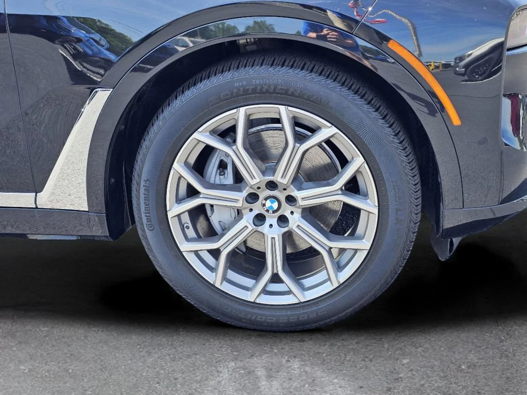 Used 2025 Blue BMW xDrive40i image 6