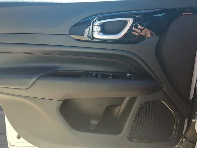 Used 2025  Jeep Trailhawk image 15