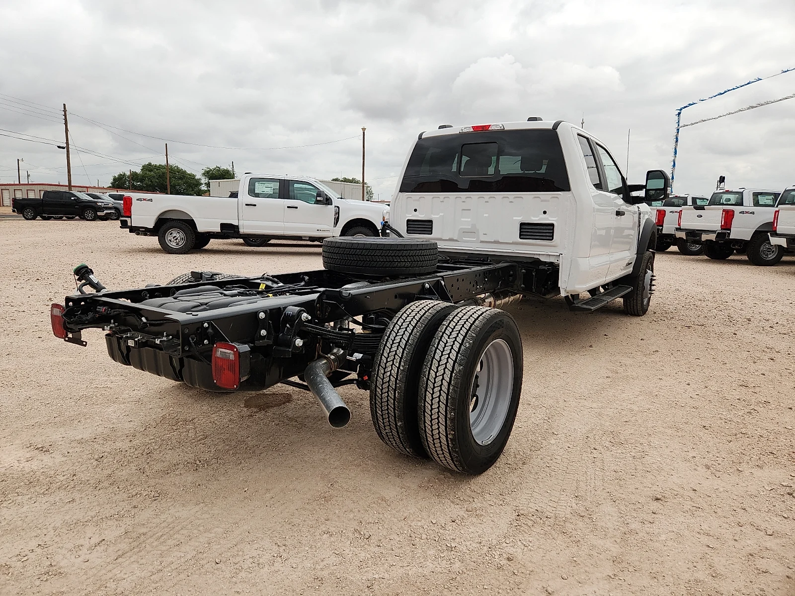 New 2026 Oxford White Ford XL image 7
