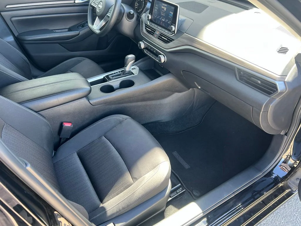 Used 2025 Black Nissan 2.5 SV image 29
