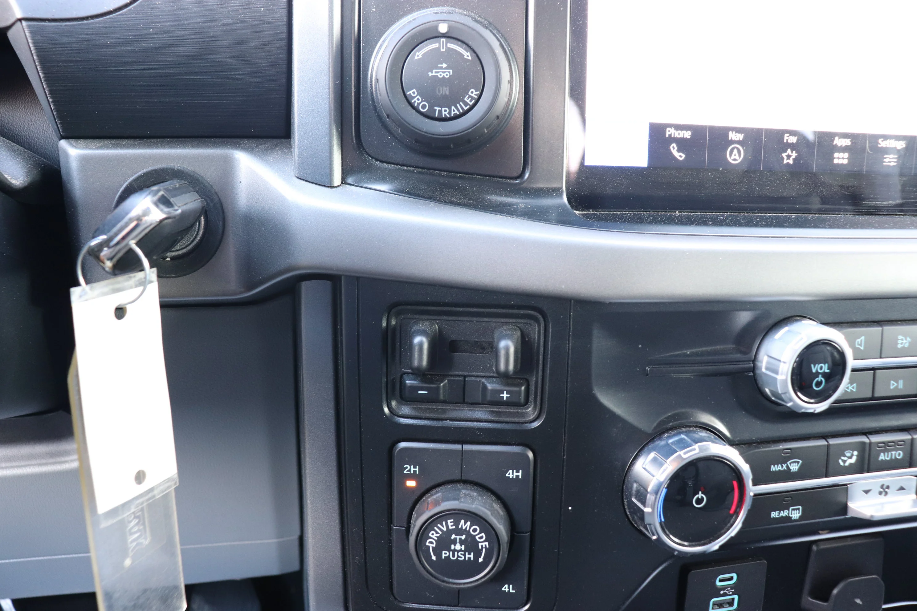 Used 2024  Ford XLT 4WD SuperCrew 5.5
