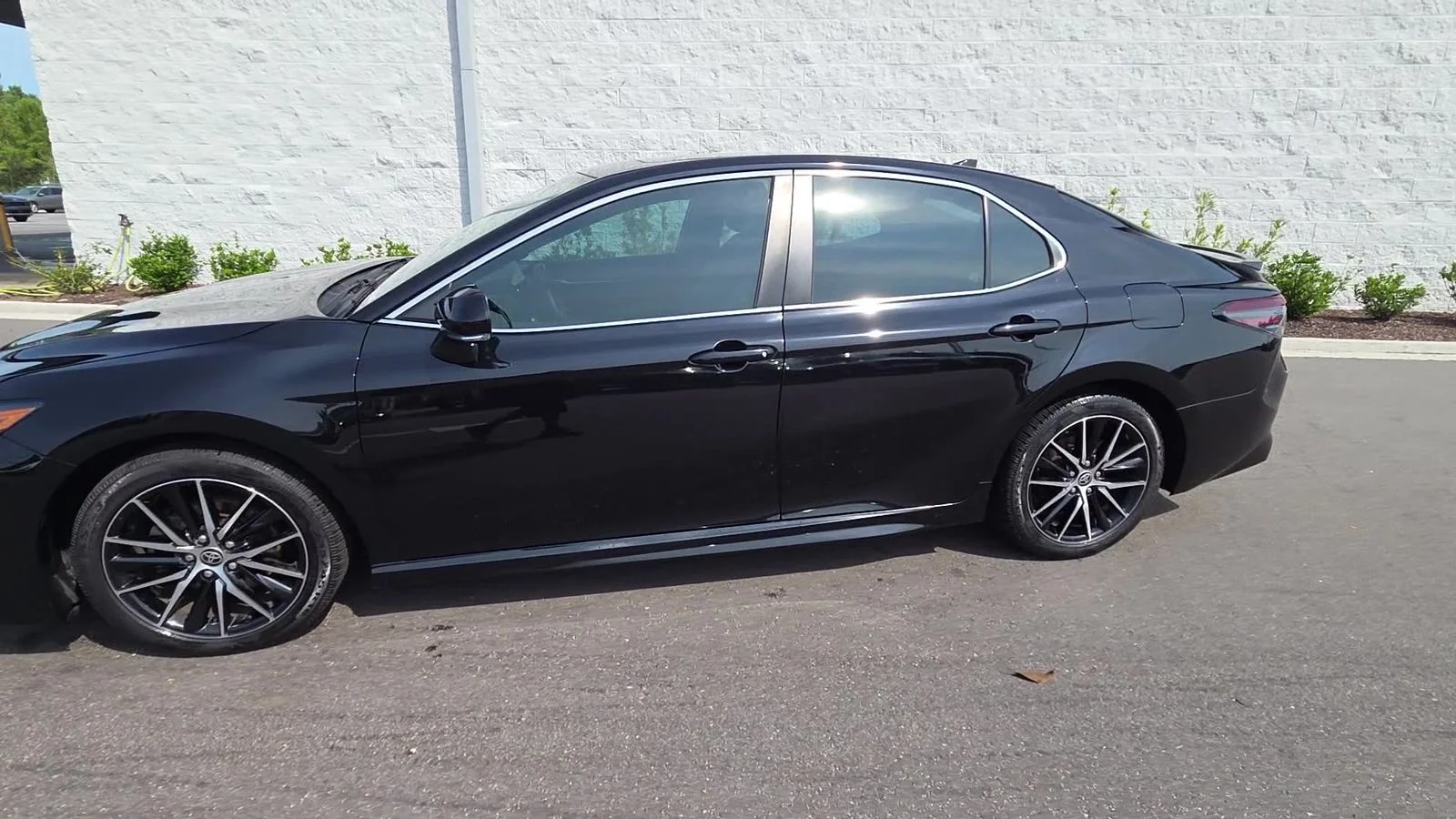 Used 2022 Midnight Black Metallic Toyota SE image 5