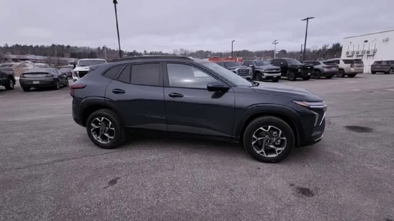 2026 Chevrolet Trax LT - Photo 9