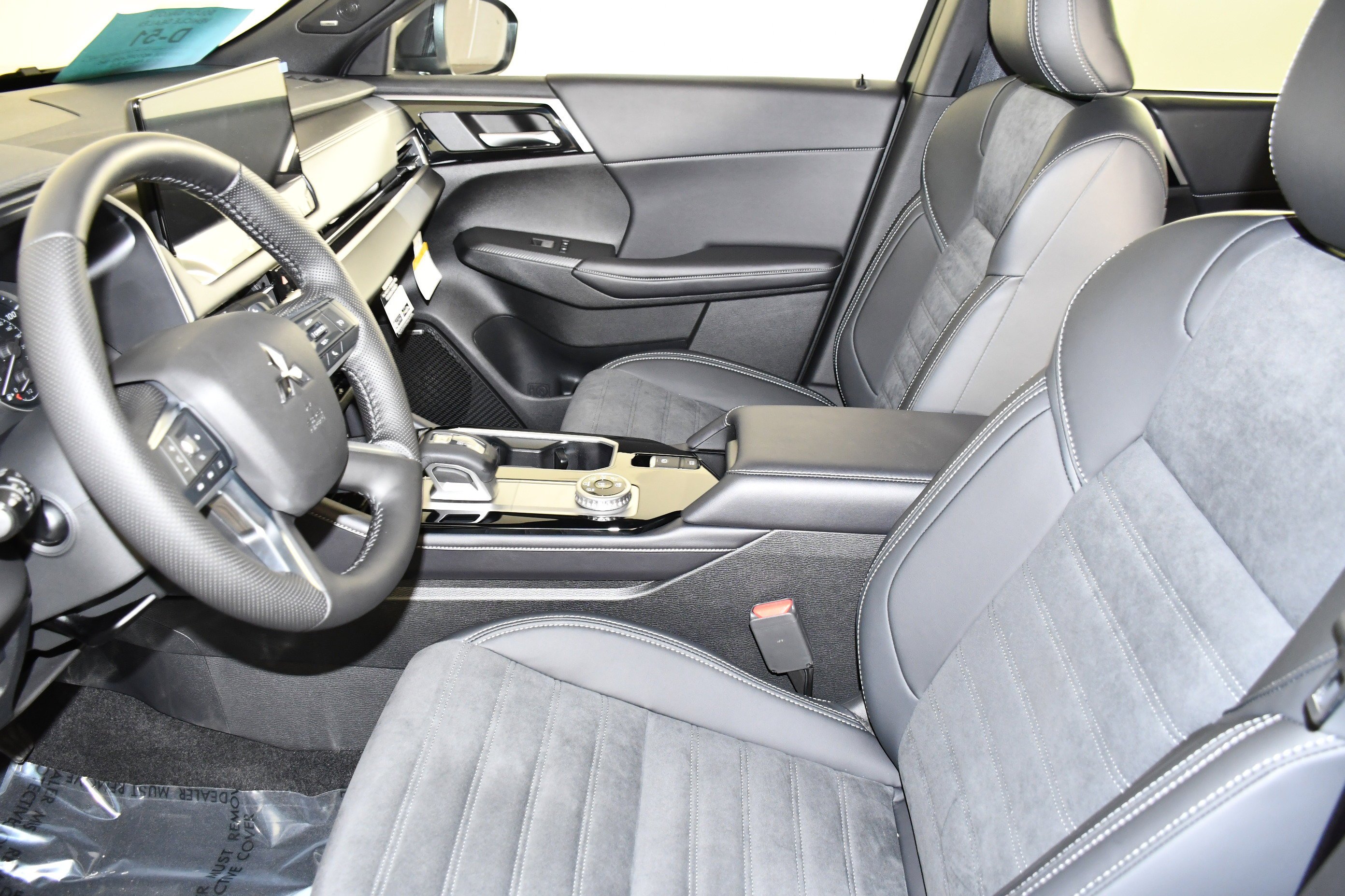 New 2026 Graphite Gray Mitsubishi LE image 14