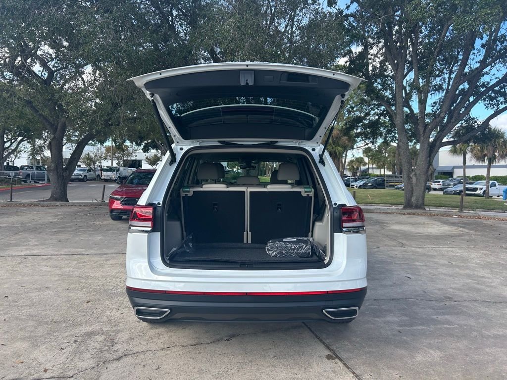 New 2026 Silver Volkswagen SE w/Technology image 39