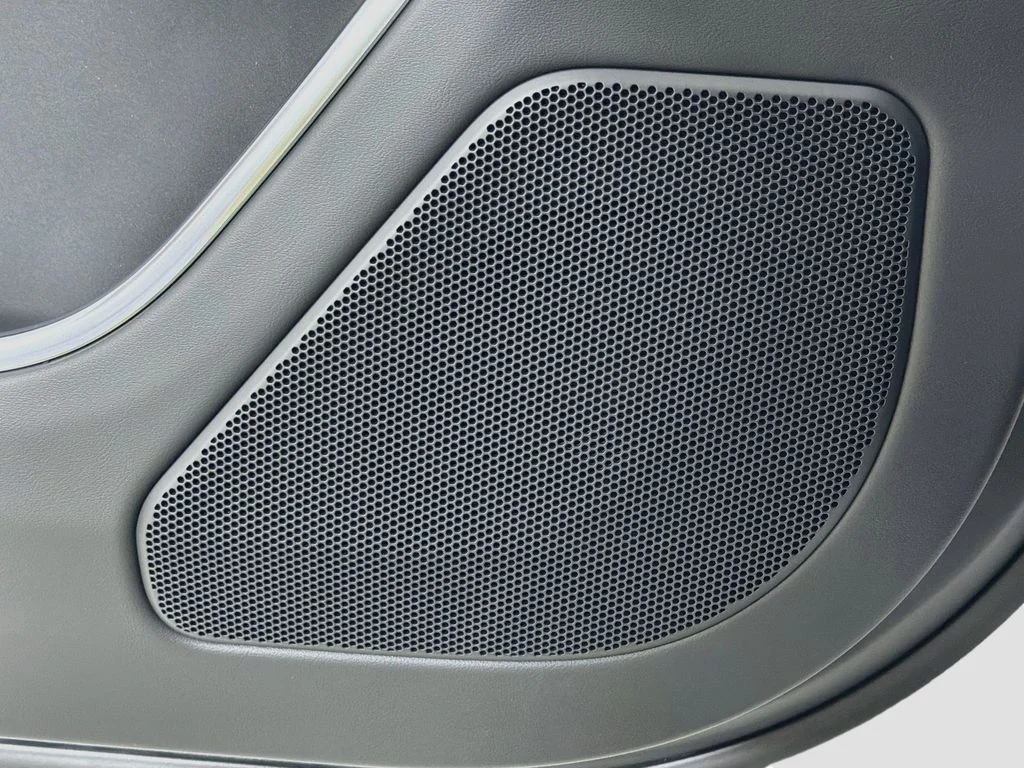 New 2026 Fuji White Land Rover SE 7 Seats image 19