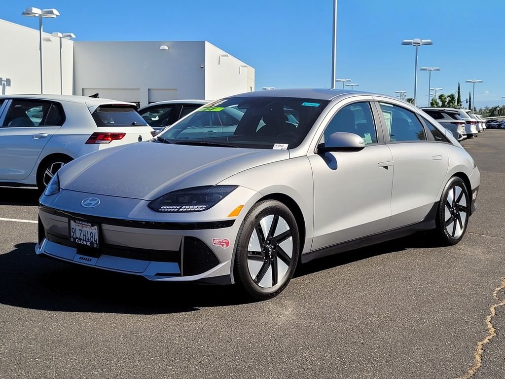 Used 2024 Silver Hyundai SE image 10