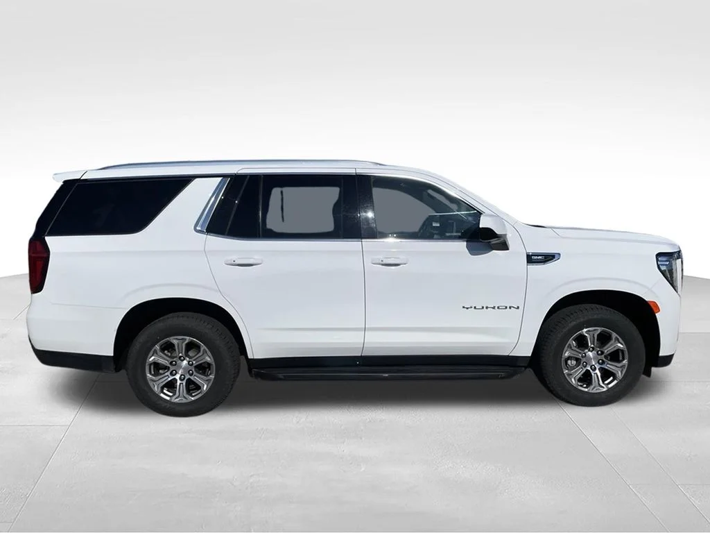 Used 2024 White GMC SLE image 28