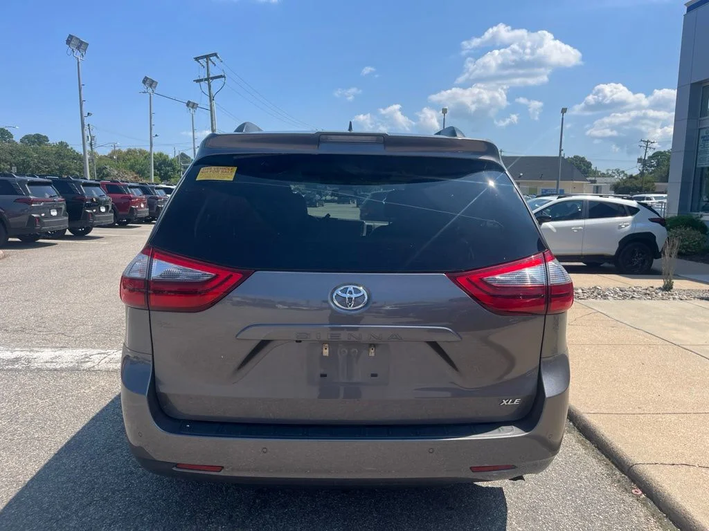 Used 2020 Gray Toyota XLE image 5