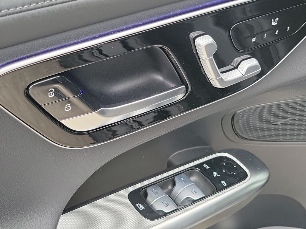 New 2027 Black Mercedes-Benz GLC 300 image 18