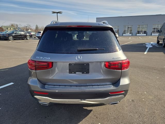 New 2026 Mountain Grey Metallic Mercedes-Benz GLB250 image 4