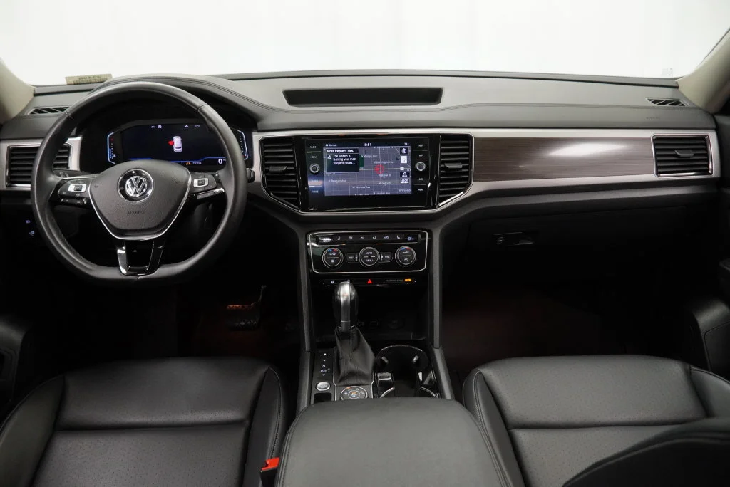 Used 2019 White Volkswagen 3.6L V6 SEL image 3