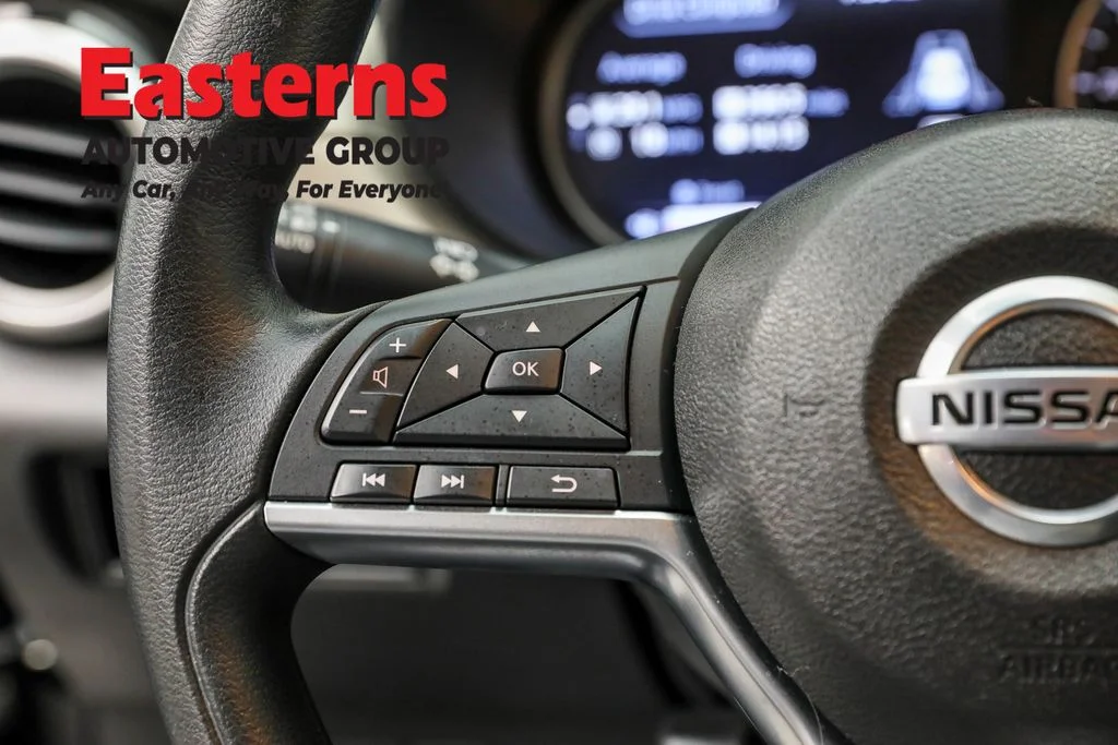 Used 2021 Black Nissan 1.6 SV image 15