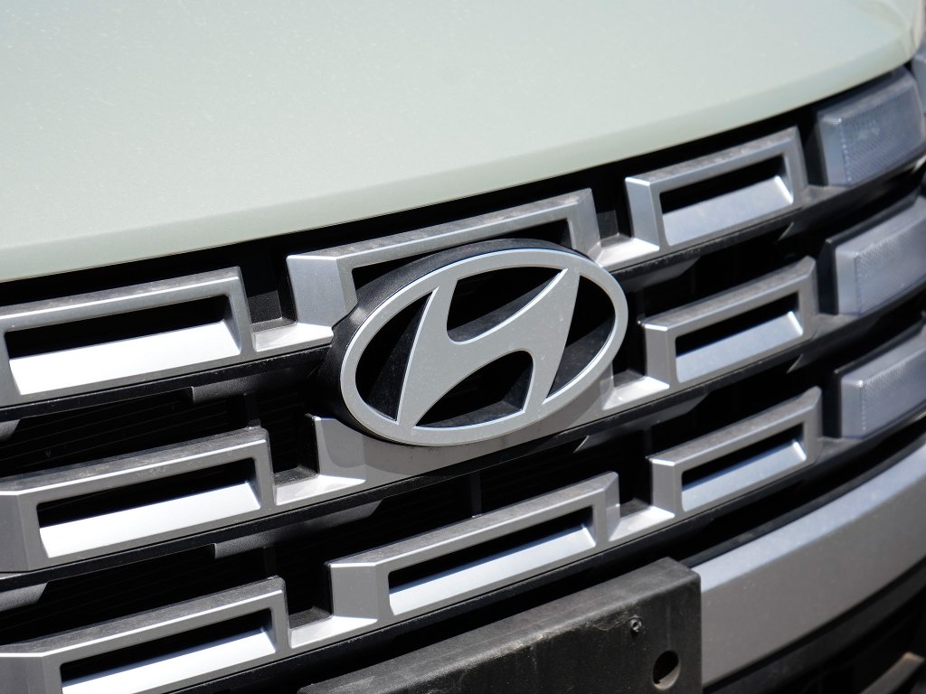 Used 2026 Sage Gray Hyundai SE image 3