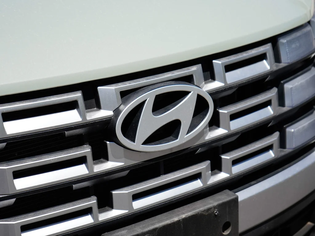 Used 2026 Sage Gray Hyundai SE image 3