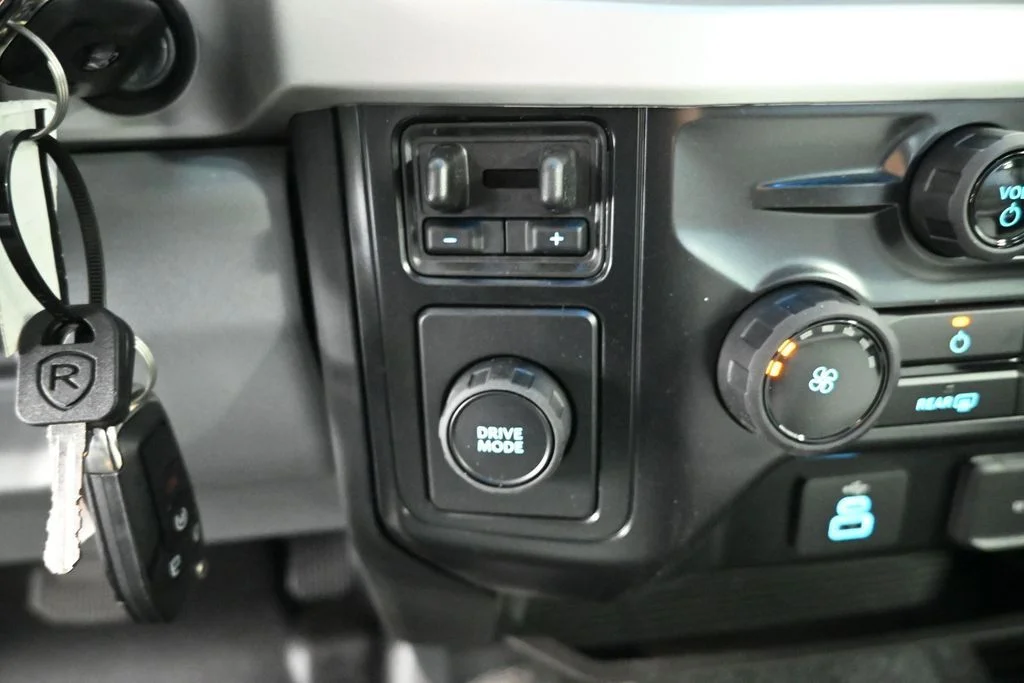 New 2026 Oxford White Ford XL image 18