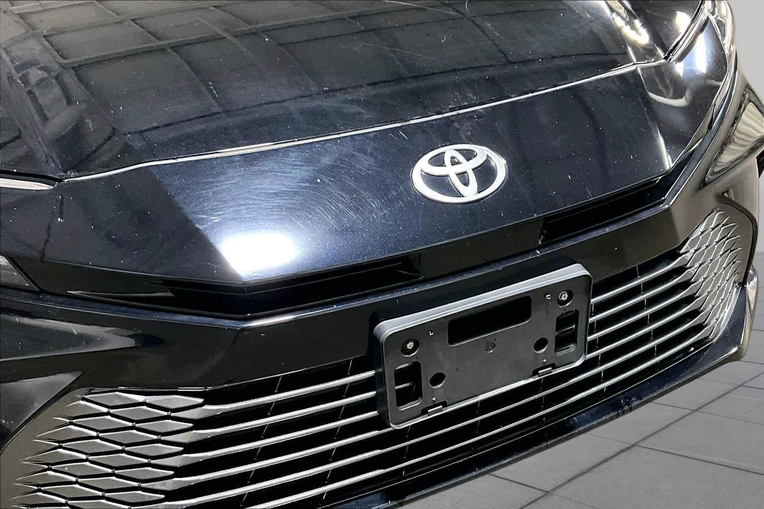 Used 2025 Midnight Black Metallic Toyota XLE image 30