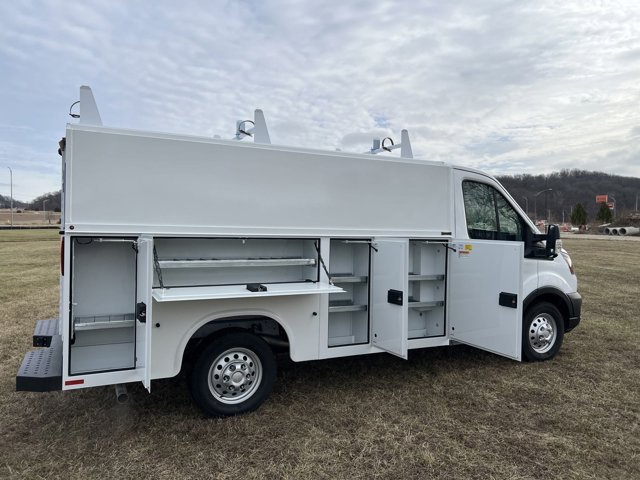 Used 2024 Oxford White Ford T350 AWD SRW image 32
