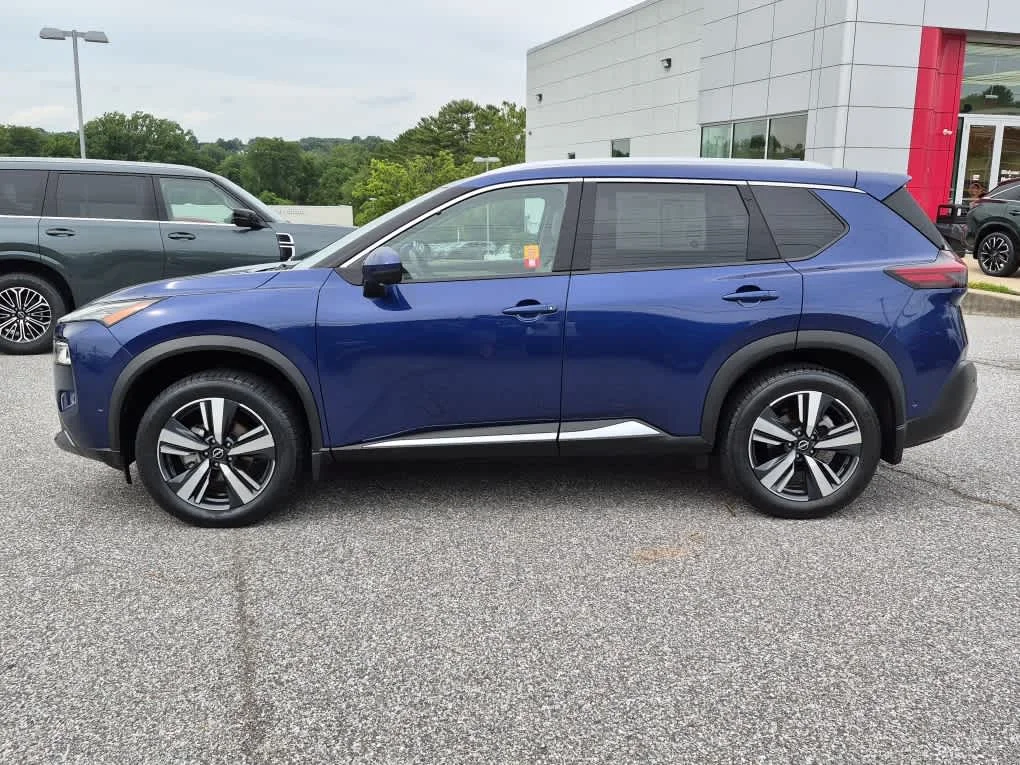Used 2022 Caspian Blue Metallic Nissan SL image 5