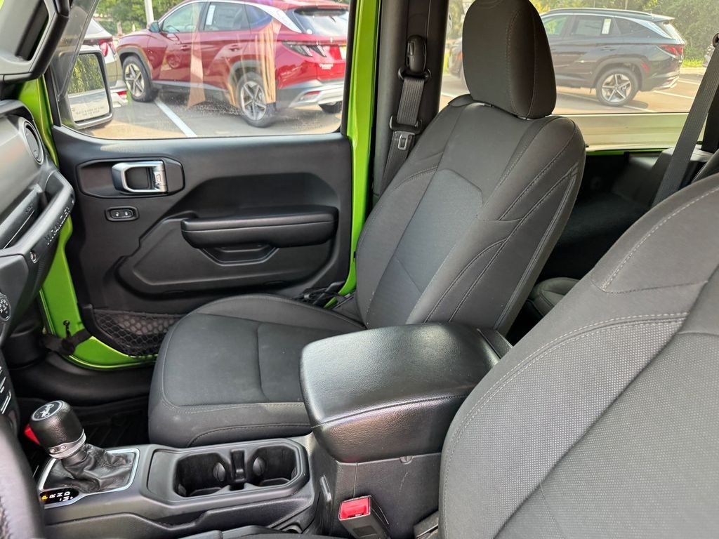 Used 2018 Green Jeep Sport S image 7