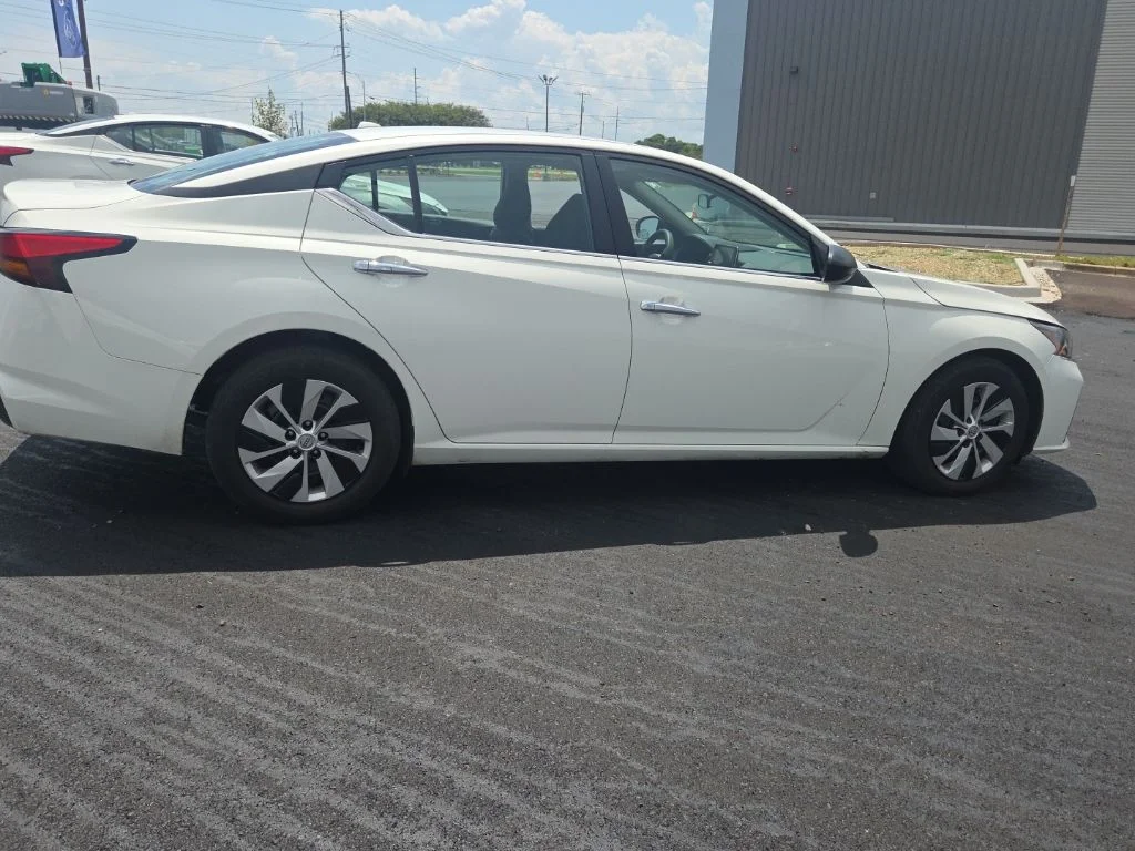 Used 2025 White Nissan 2.5 S image 13