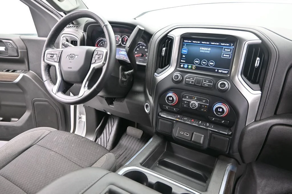 Used 2022 White Chevrolet RST image 30