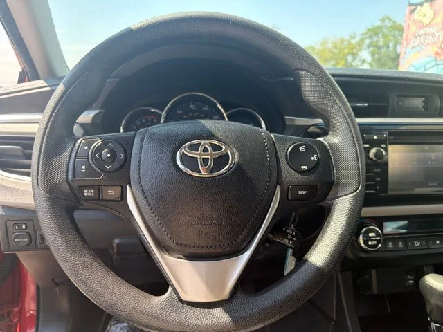 Used 2014 Red Toyota LE image 10